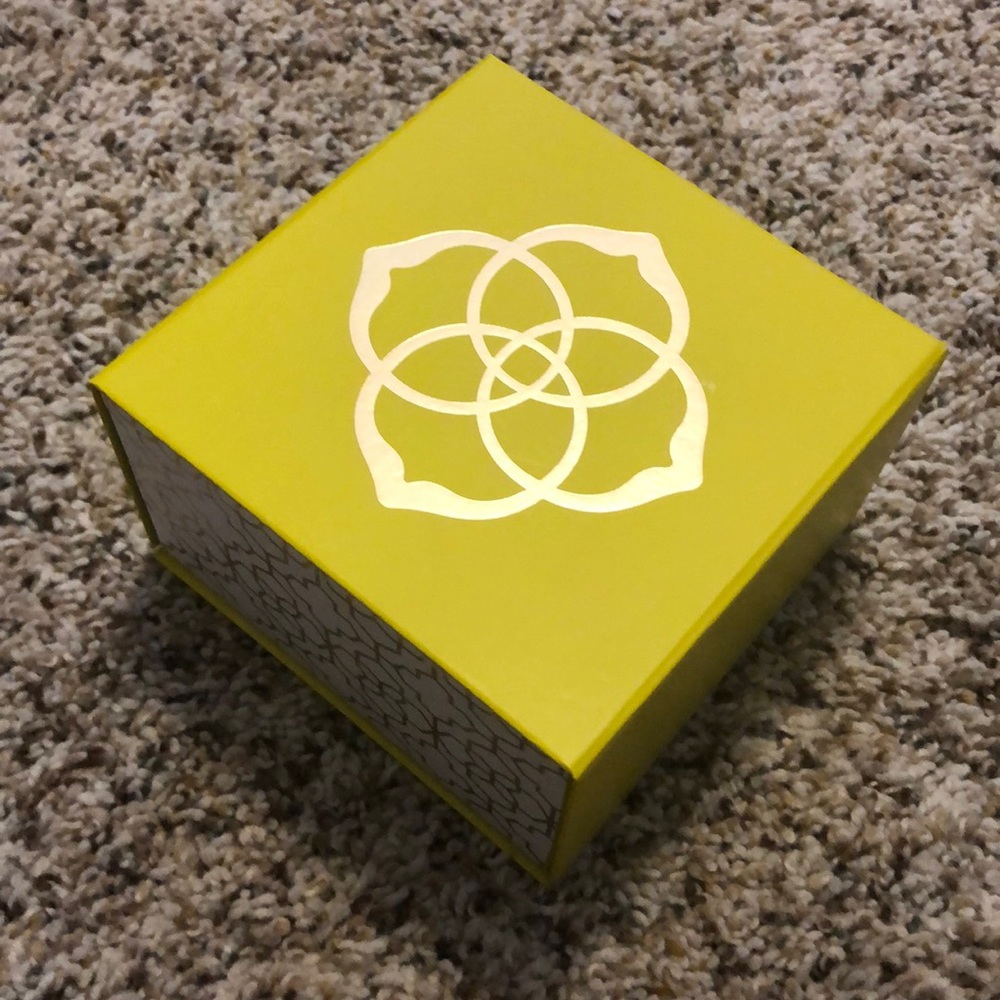 Kendra Scott box